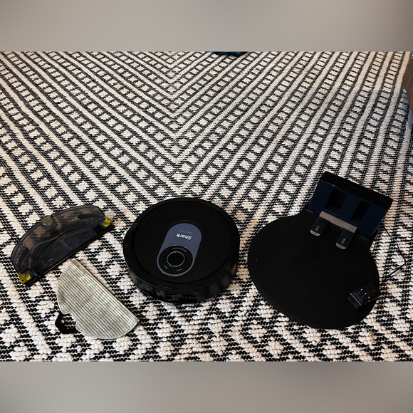 Shark AI Ultra 2in1 Robot Vacuum and Mop - Picture 2 of 4
